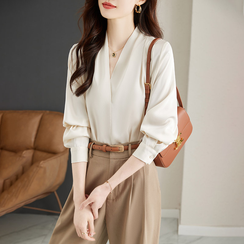 Picture of Design Sense 2025 Spring New V Neck Long-Sleeved Elegant Shirt Chiffon Salt Shirt Women's Lazy Style Top