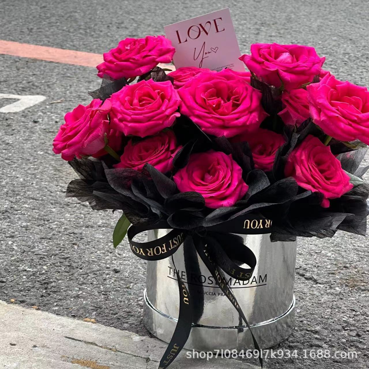 Wholesale Round Hugging Bucket Tanabata Valentine's Day Rose Bouquet Packaging Confession Balloon Flower Packaging Building Blocks Flower Bucket