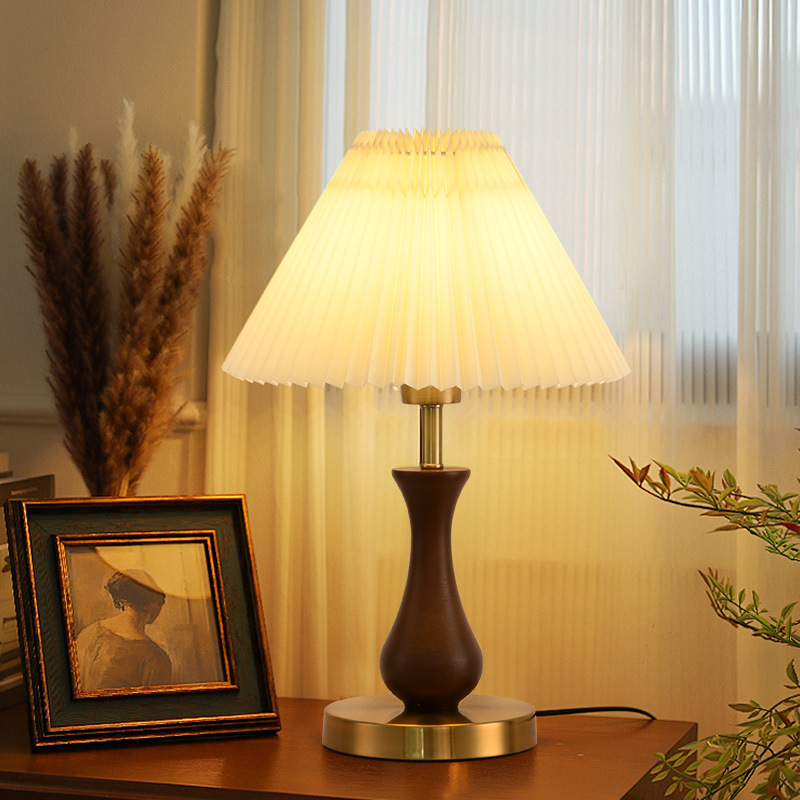 Grand View Garden Bedside Lamp Table Lamp Simple Modern Advanced Sense Bedroom Study Warm American Light Luxury Retro Atmosphere Lamp