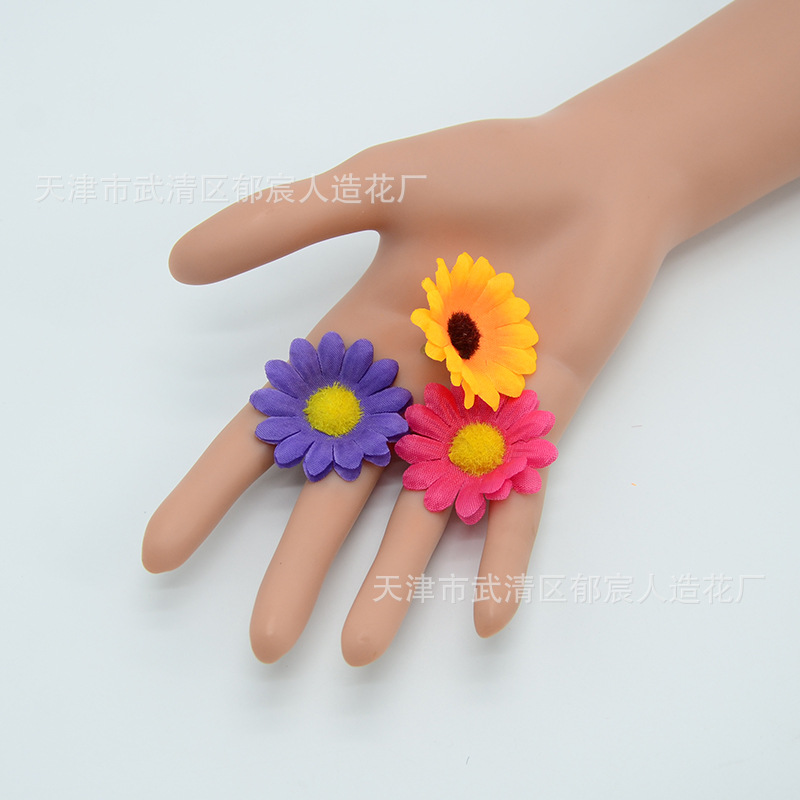 Picture of Simulated Daisy Flower Wholesale Chrysanthemum Head DIY Flower Bridal Garland Wrist Flower Hat Flower Factory Direct Sale
