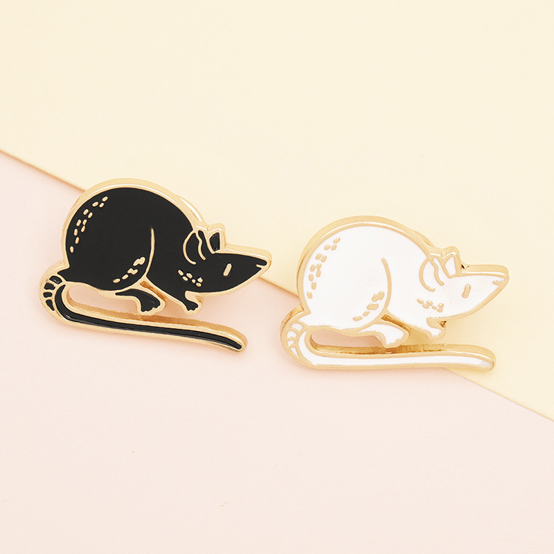 Creative alloy drop oil badge black and white mouse year of the rat brooch cute cartoon auspicious mouse brooch spot wholesale