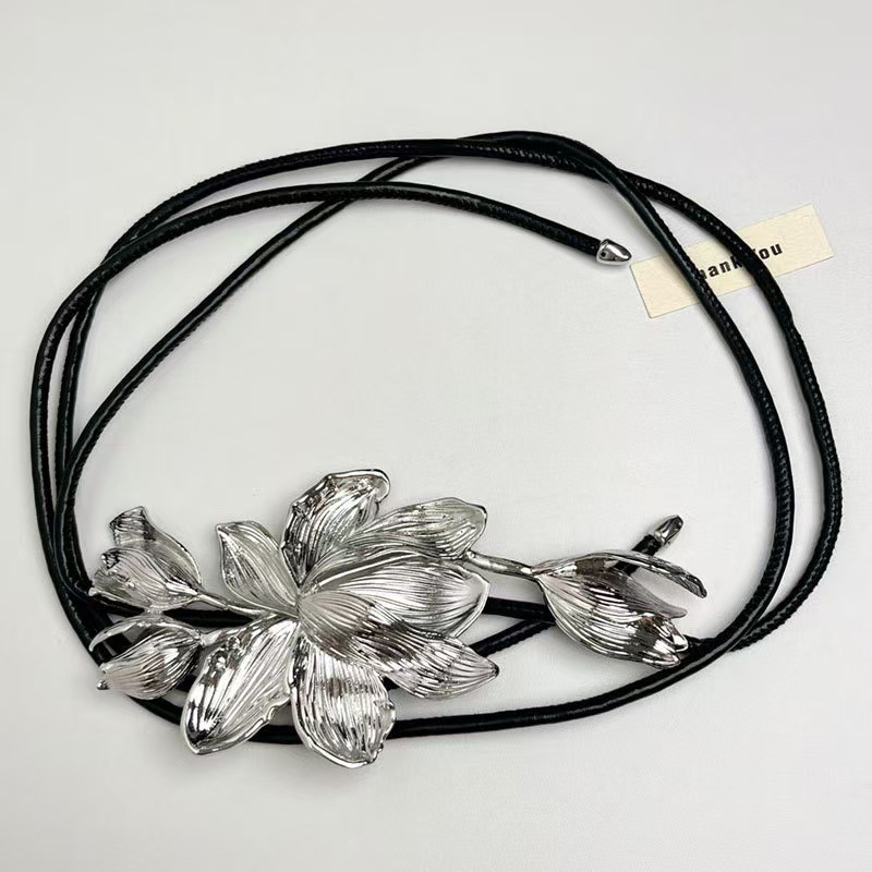 Picture of European and American Retro Golden Tulip Flower Belt Women's Personality Exaggerated Black Leather Rope Skirt Pants Decorative Waist Chain