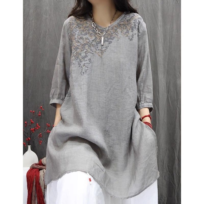 2025 Spring and Summer New Retro Embroidered T-Shirt Loose Slimming Look Literary Casual Mid-Length Top Women's National Style