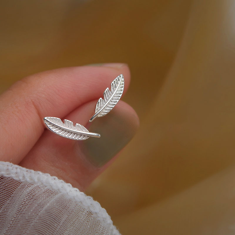 S925 Silver Needle Korean Artistic Style Fresh and Simple Mini Cute Feather Leaf Earrings ins Cold Style Earrings