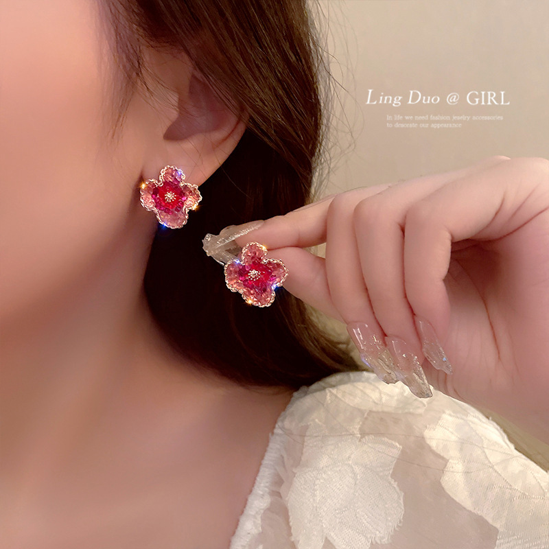 Pink Crystal Flowers ~ Female Niche Design Sense Earrings 2023 New Fashionable Small and Exquisite Internet Red Explosions Ear