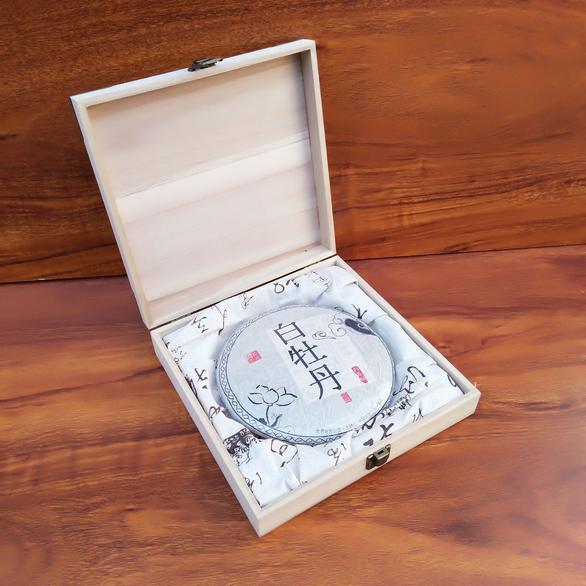 Picture of Wooden Pu'er Tea Box Creative Gift Box Fuding White Tea Cake Wooden Box Tea Packaging Wooden Box Tea Cake Wooden Box