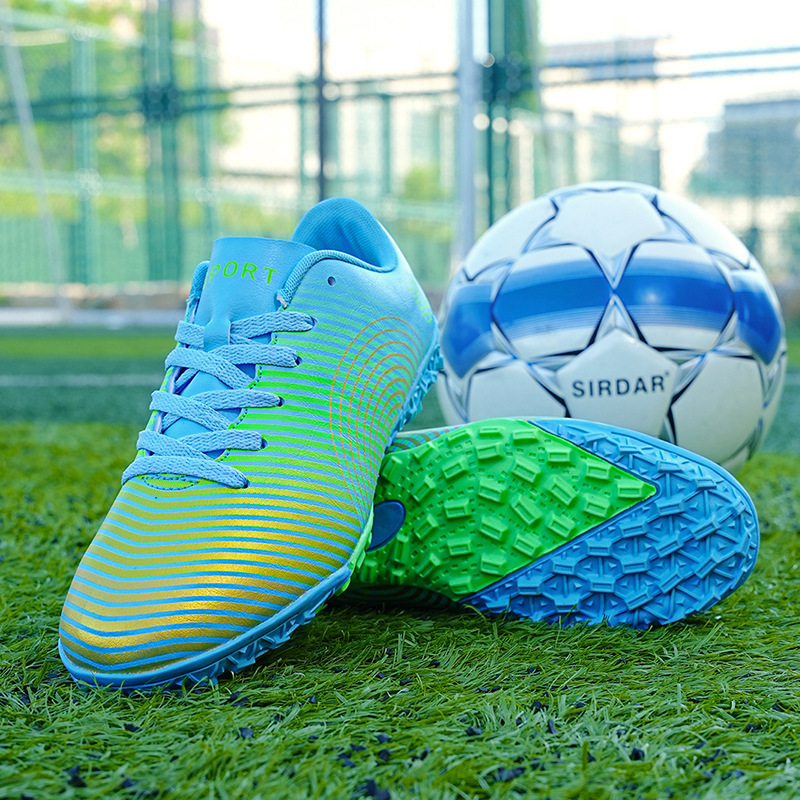 New student football shoes lawn training shoes slip broken nails indoor football shoes low-top sneakers sneakers