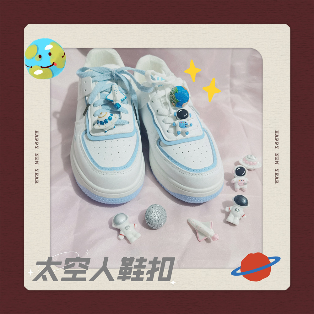 Cartoon Stereo Astronaut Shoe Buckle UFO Aircraft Shoes Flower Shoes Decorative Buckle Children's Sports Shoes Accessories
