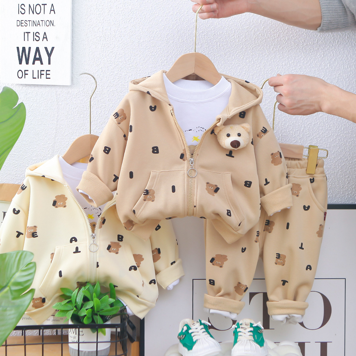 Boys spring coat three-piece foreign-style fried street baby 2025 new clothes full of Indian and Korean children's suit tide