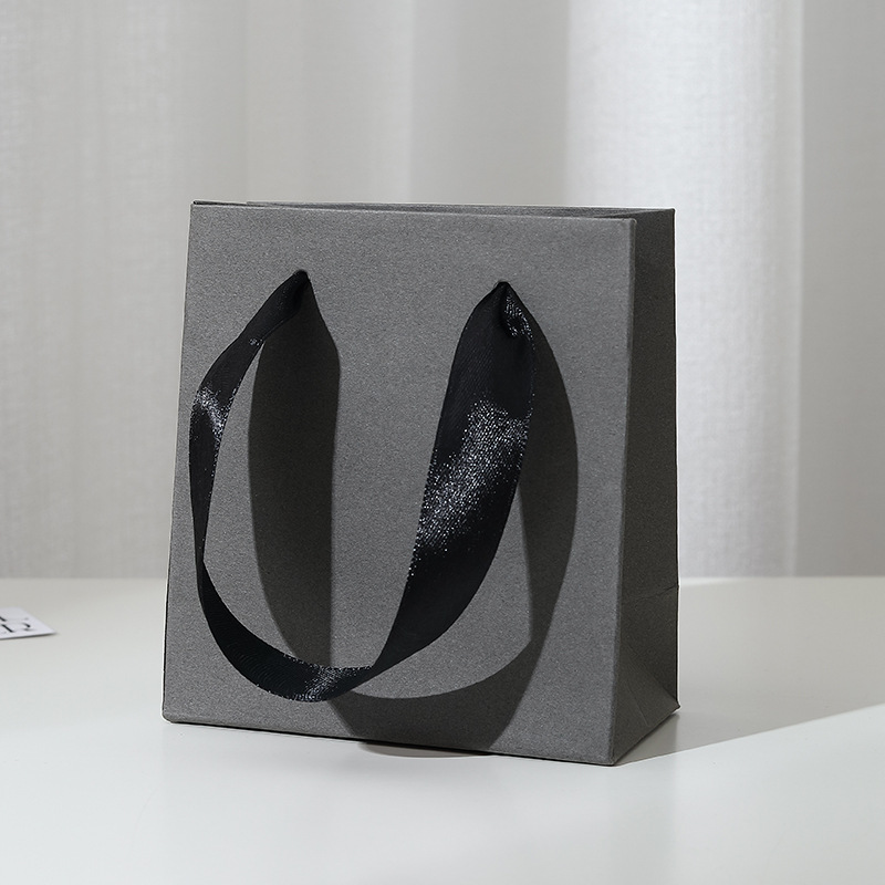 Picture of White powder jewelry packaging box suit light luxury high-end heaven and earth cover jewelry box storage snap button flannel bag in stock wholesale