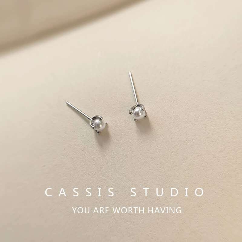 Picture of Fresh Mini Invisible Four-Claw Small Pearl Earrings Japanese Style Light Luxury and Exquisite Temperament Girl Ear Bone Nails