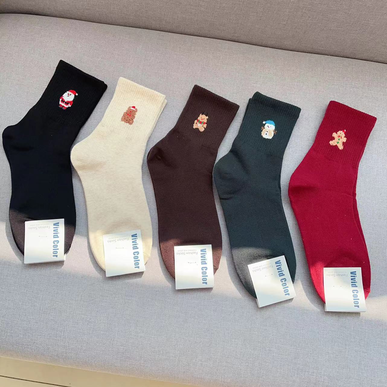 In stock South Korea socks 2023 autumn and winter New Christmas socks flocking snowman cartoon sweet women's socks casual cotton socks