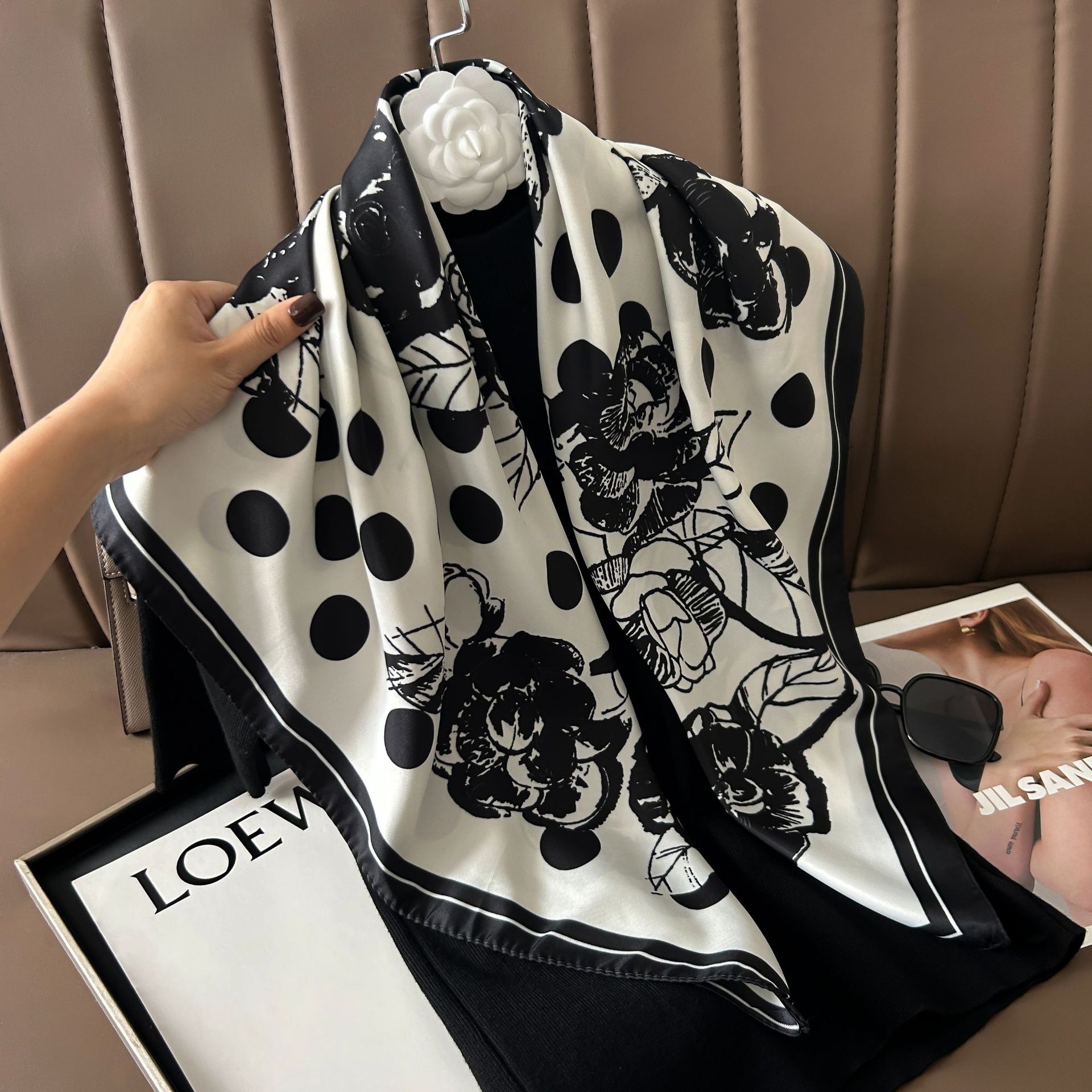 Picture of New 90cm Large Square Silk Elegant High-grade Decorative Shawl Women's Silk Scarf Fashion All-match Professional Scarf