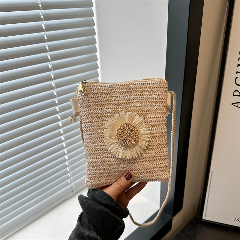 2024 New Fashion Small Fresh Cute Girl Flower Woven Bag Women's Small Square Bag Straw Woven Bag Crossbody Bag