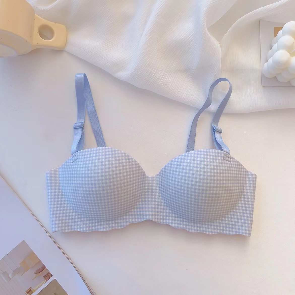 Picture of Half cup Plaid girl underwear one piece Palm Cup seamless small chest gathered wireless bra student bra