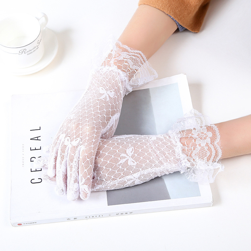 Picture of Summer New Korean Style Lace Sexy Sun Protection Jacquard Lace Cuff Anti-UV Split Finger Sweet Driving Gloves