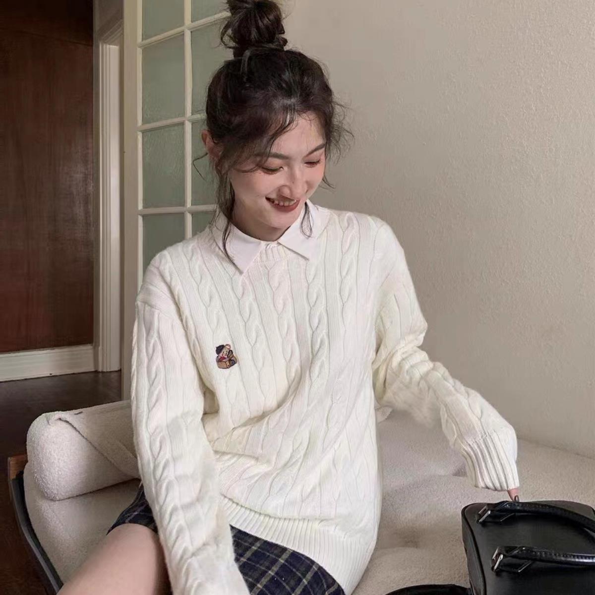 Export Cashmere Twists Bear Embroidered Crewneck Sweater Women's Autumn 2024 New Loose Little Knitted Top
