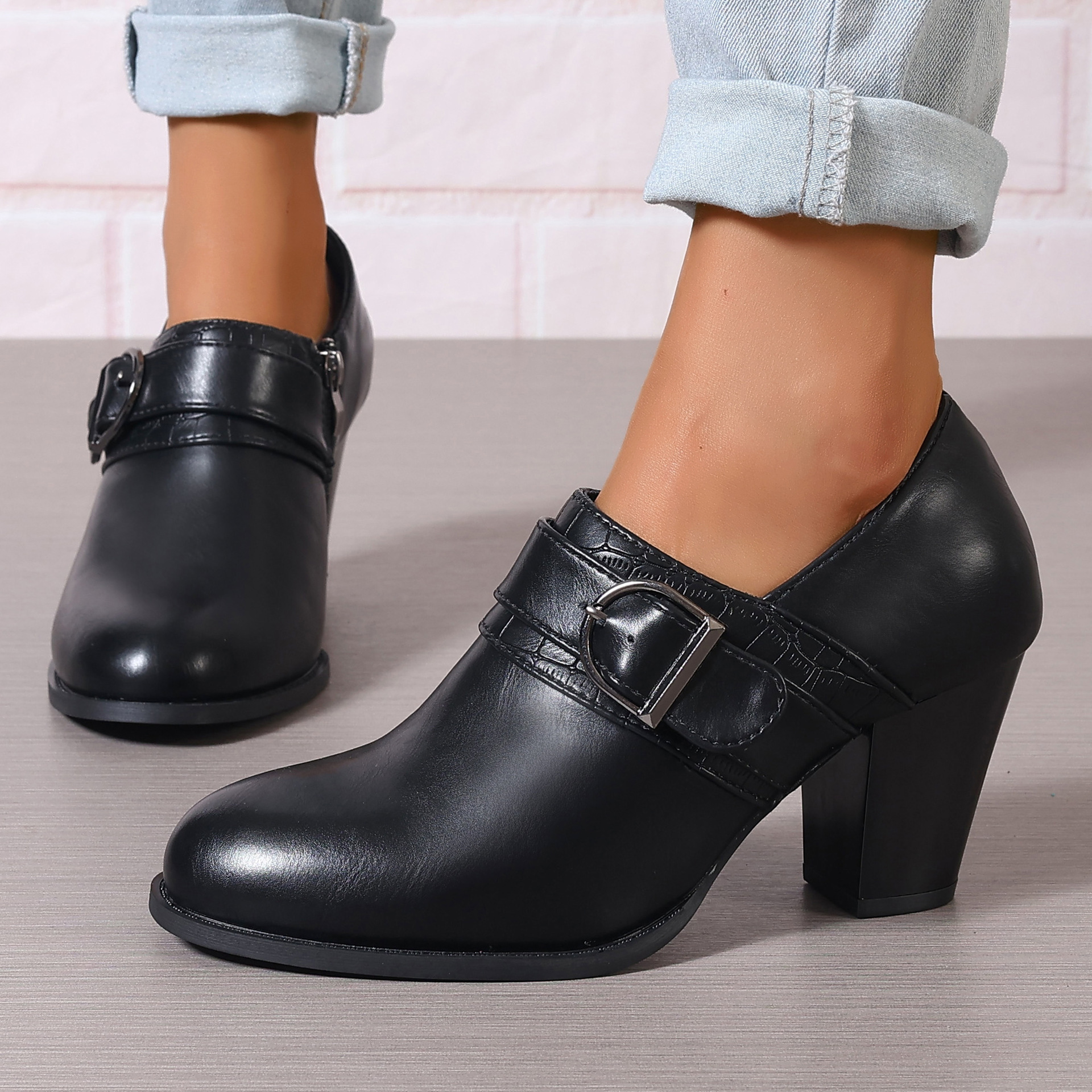 Picture of Juhiti Spot 2024 New European and American Fashion Export Large Size Women's Shoes Amazon Women's Fashion Glossy Thick Heels