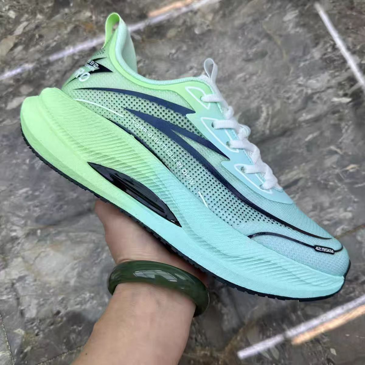 Factory wholesale autumn new sneakers men's anti-slip running shoes mesh breathable casual shoes running shoes men's shoes