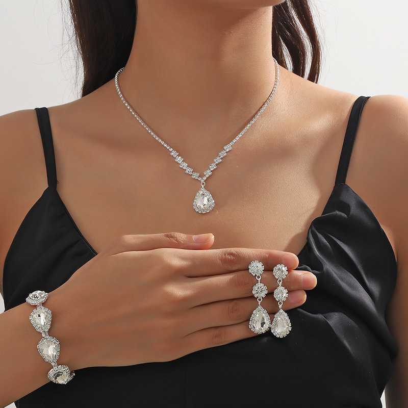 European and American fashion Amazon explosion claw chain water drop crystal earrings pendant rhinestone necklace earrings bracelet three-piece set