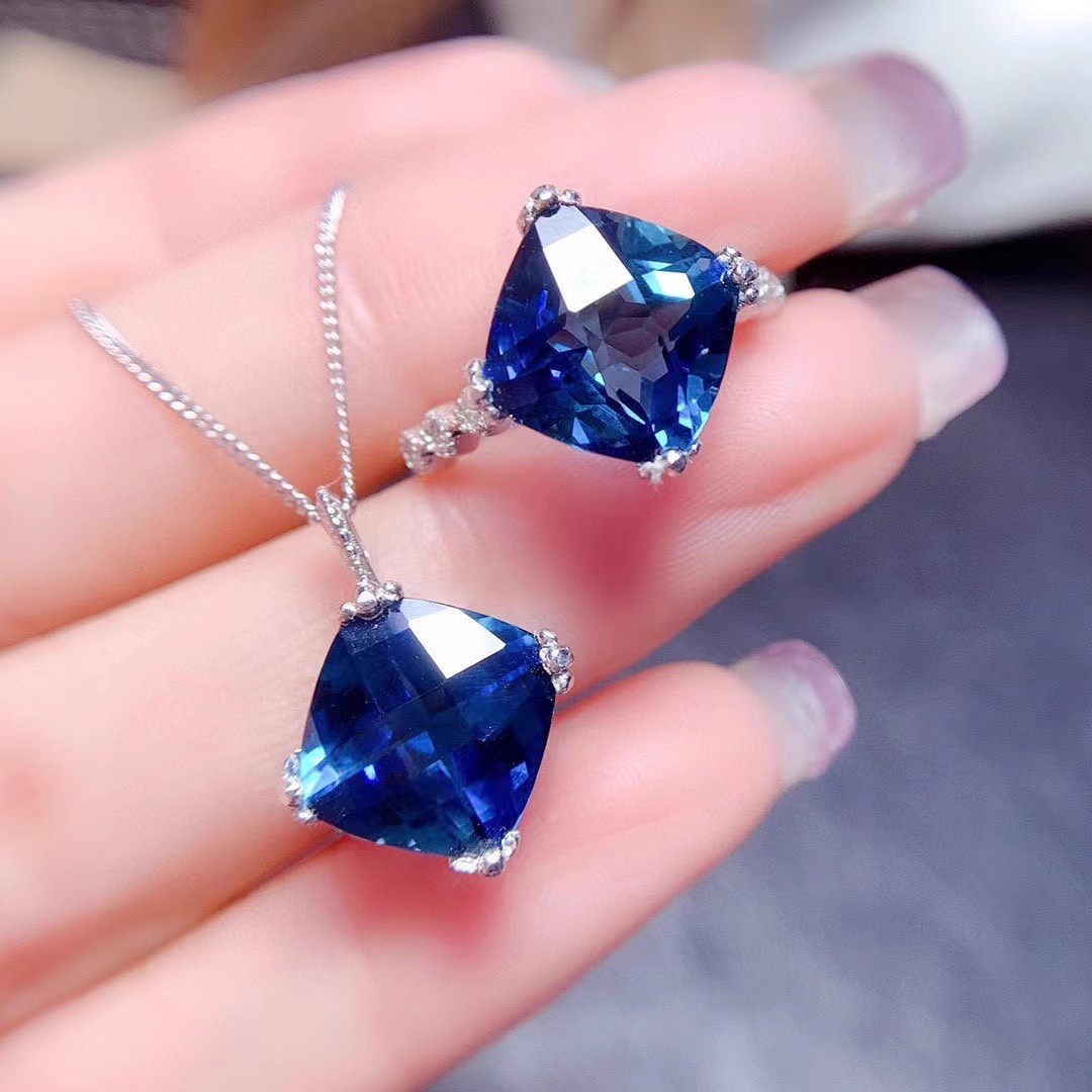New Elegant Princess Square Diamond London blue pendant inlaid Topaz sapphire color treasure suit open mouth ring for women