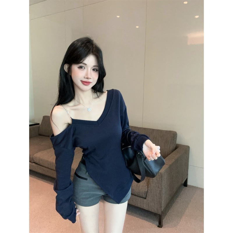 Picture of Oblique shoulder long sleeve T-shirt women's early autumn loose shoulder relaxation feeling hot girl sexy unique temperament top wholesale