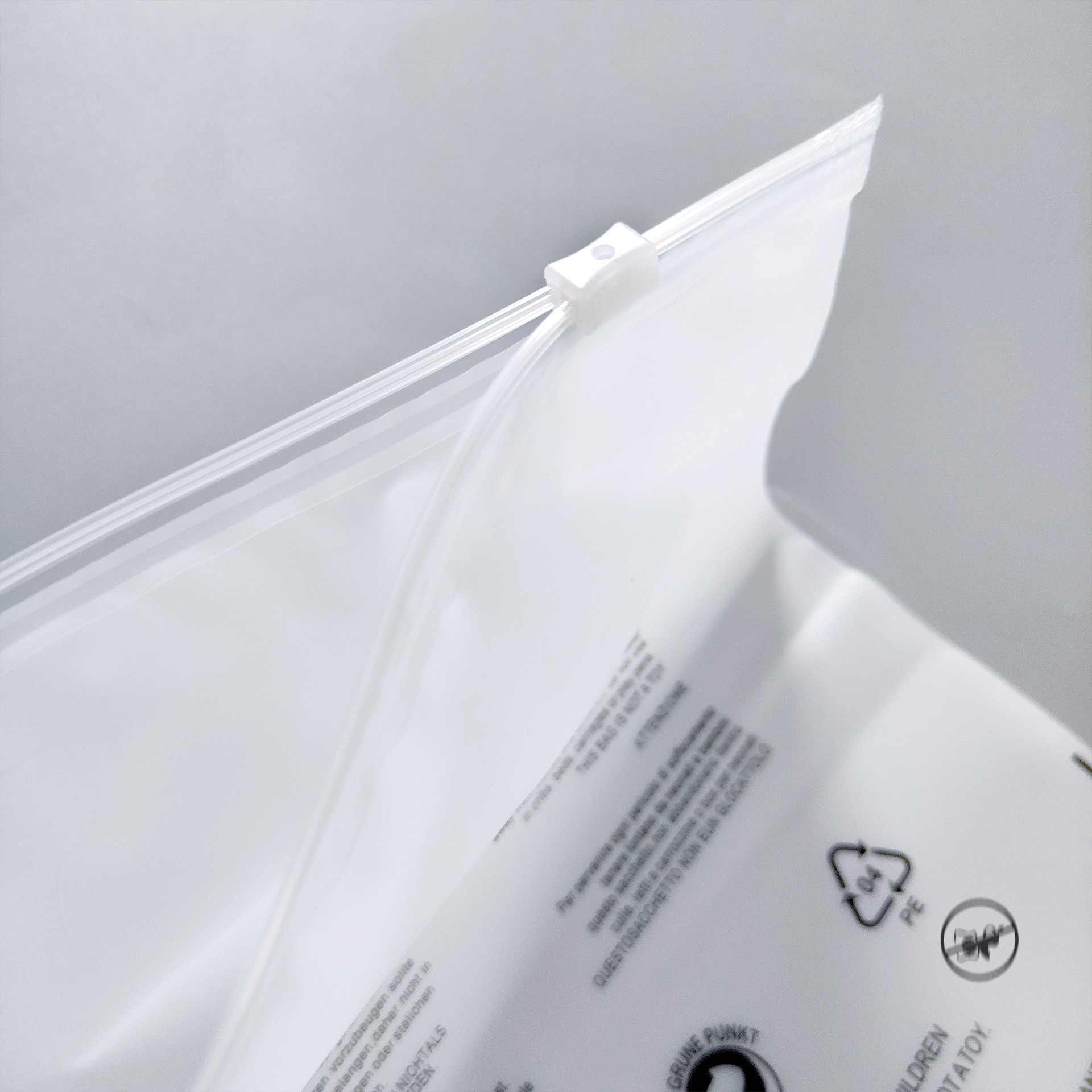 Picture of Spot warning cpe frosted zipper bag cross-border e-commerce clothing packaging bag transparent plastic sealed self-sealing bag