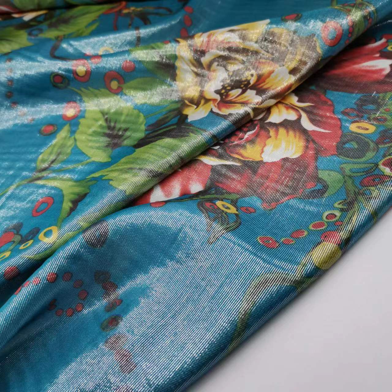 Silk Silver Georgette Printed Fabric 10 Mmi Breathable Fashion Fabric