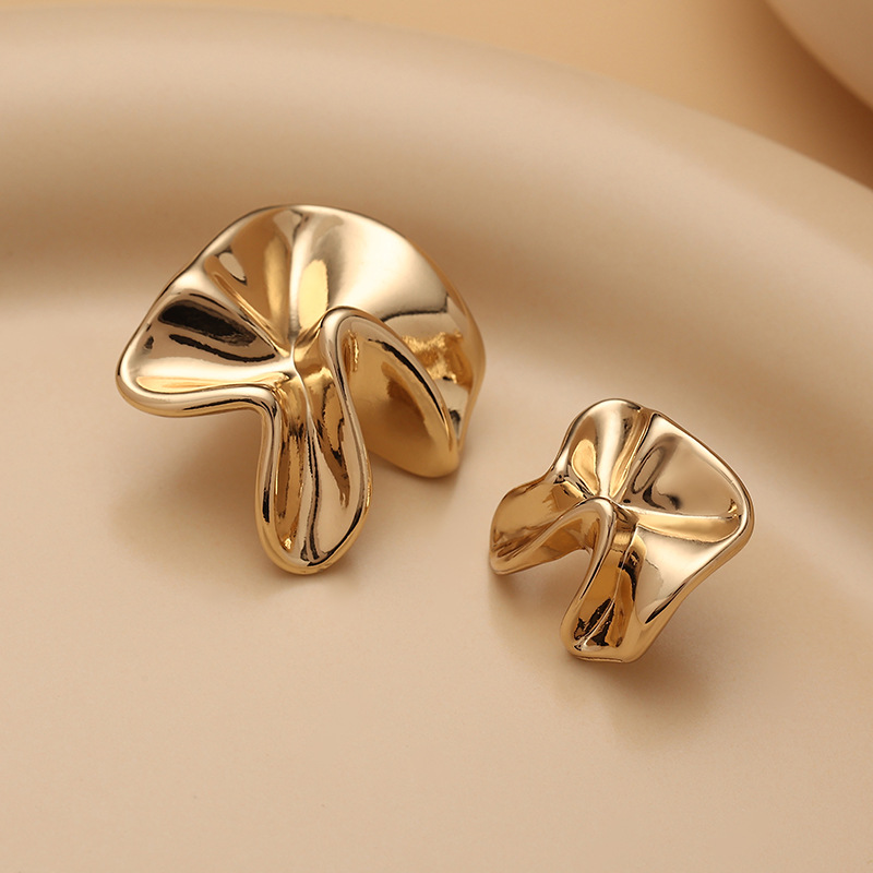 Small fragrant style flower shaped metal button accessories wool coat knitted sweater gold irregular button wholesale