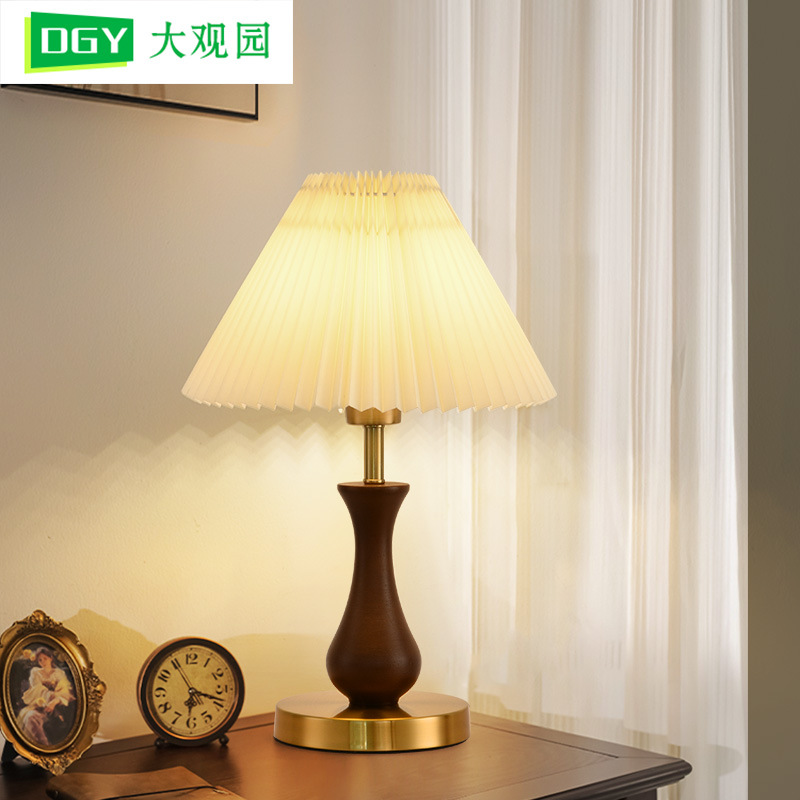 Grand View Garden Bedside Lamp Table Lamp Simple Modern Advanced Sense Bedroom Study Warm American Light Luxury Retro Atmosphere Lamp