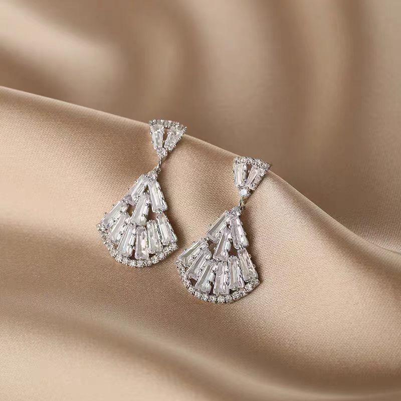 Light luxury exquisite zircon fan-shaped pendant earrings fashionable elegant socialite all-match niche design high-grade earrings for women