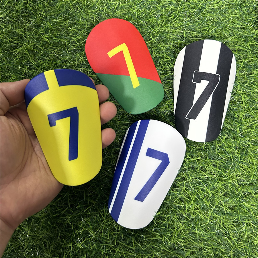 Extra Small Football Shin Guards Mini Minishinpads Training Supplies Protective Gear Shin Guards Foot Guards Camouflage Protection