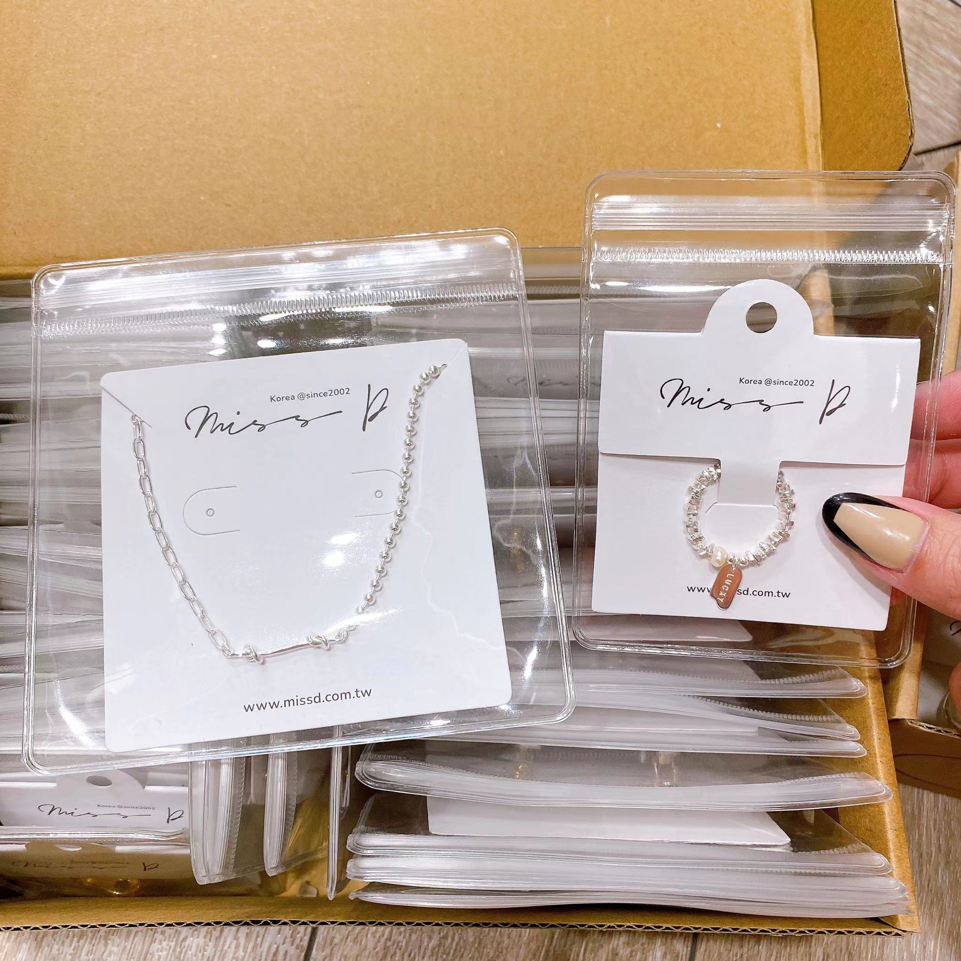 Picture of Manufacturer of Earrings Cardboard Custom Jewelry Packaging Card Printing Hot Stamping Necklace Earrings Hairpin Ring Back Card Customization