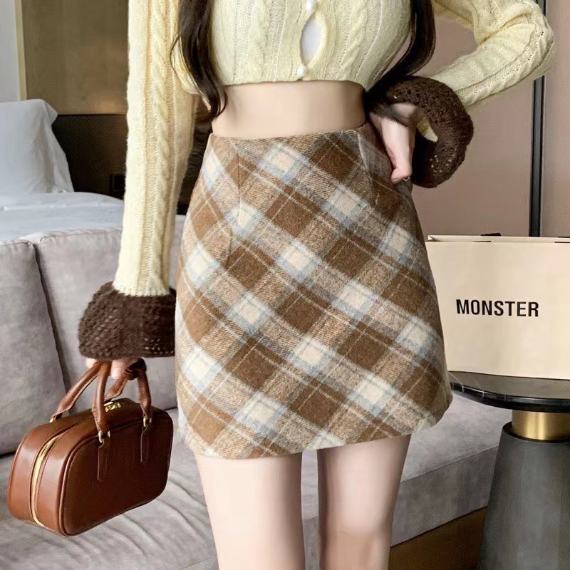 Woolen Skirt Women's 2024 New Autumn and Winter High Waist Small Fashionable Plaid A- Line Hip One-Step Short Skirt