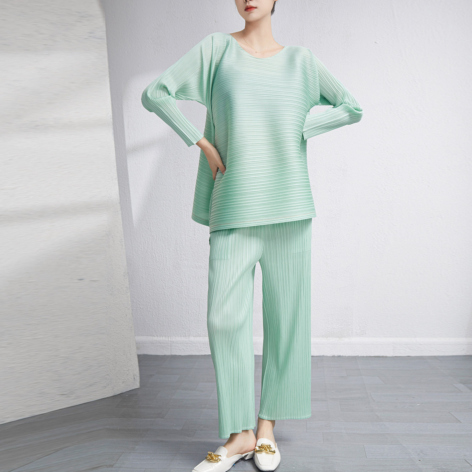 Picture of Miyake Original Single Fabric Suit New Loose Age-Reducing Flesh-Covering Large Size Elegant Fashion Top Loose Casual Pants