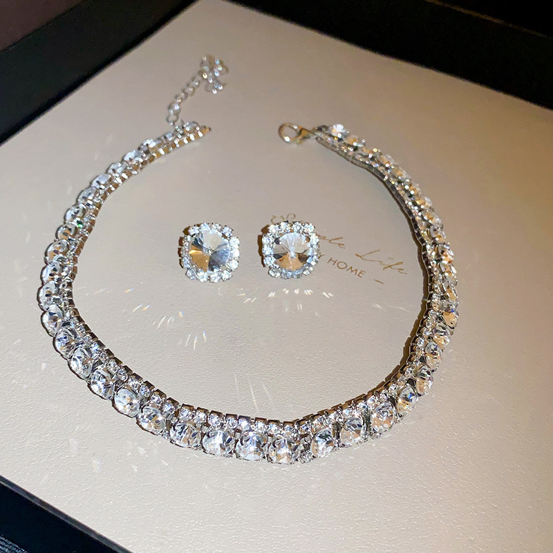 Picture of European and American light luxury high-end zircon jewelry suit necklace niche retro clavicle chain fashion Joker jewelry wholesale