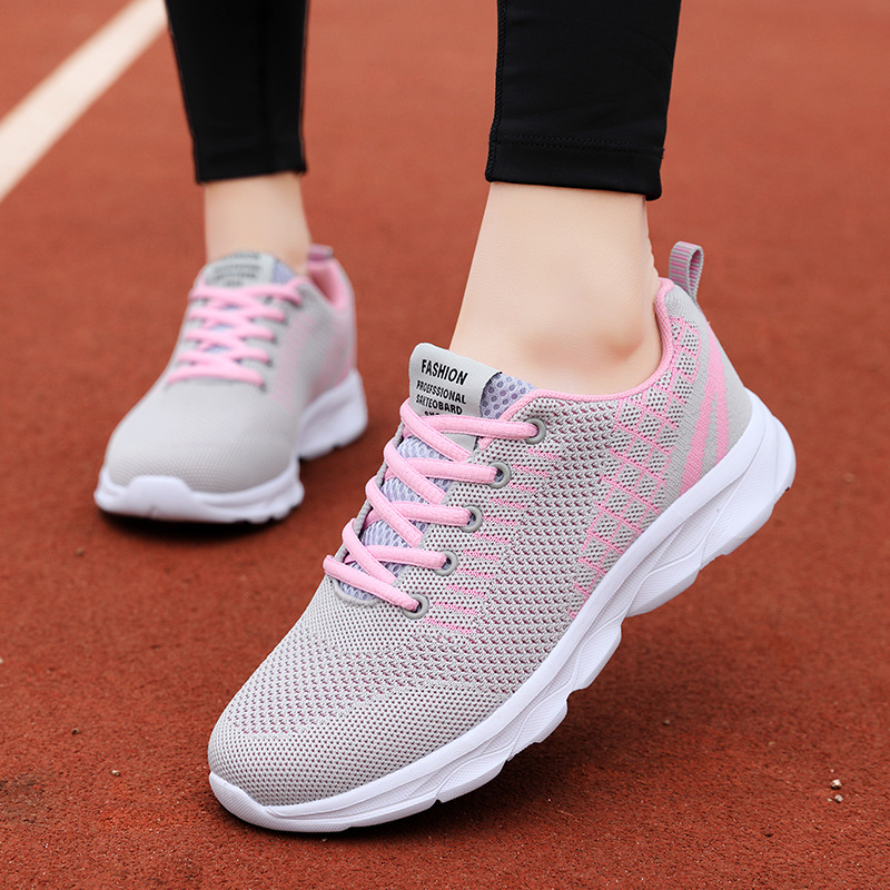 Picture of Old Beijing Cloth Shoes Spring and Autumn Mesh Lightweight Casual Mom sneaker Middle-aged and Elderly Soft Sole Walking Shoes Women's Travel Shoes