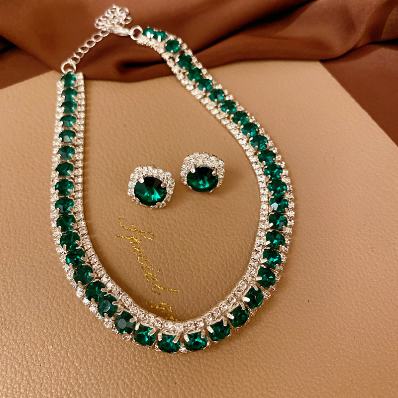 Picture of European and American light luxury high-end zircon jewelry suit necklace niche retro clavicle chain fashion Joker jewelry wholesale