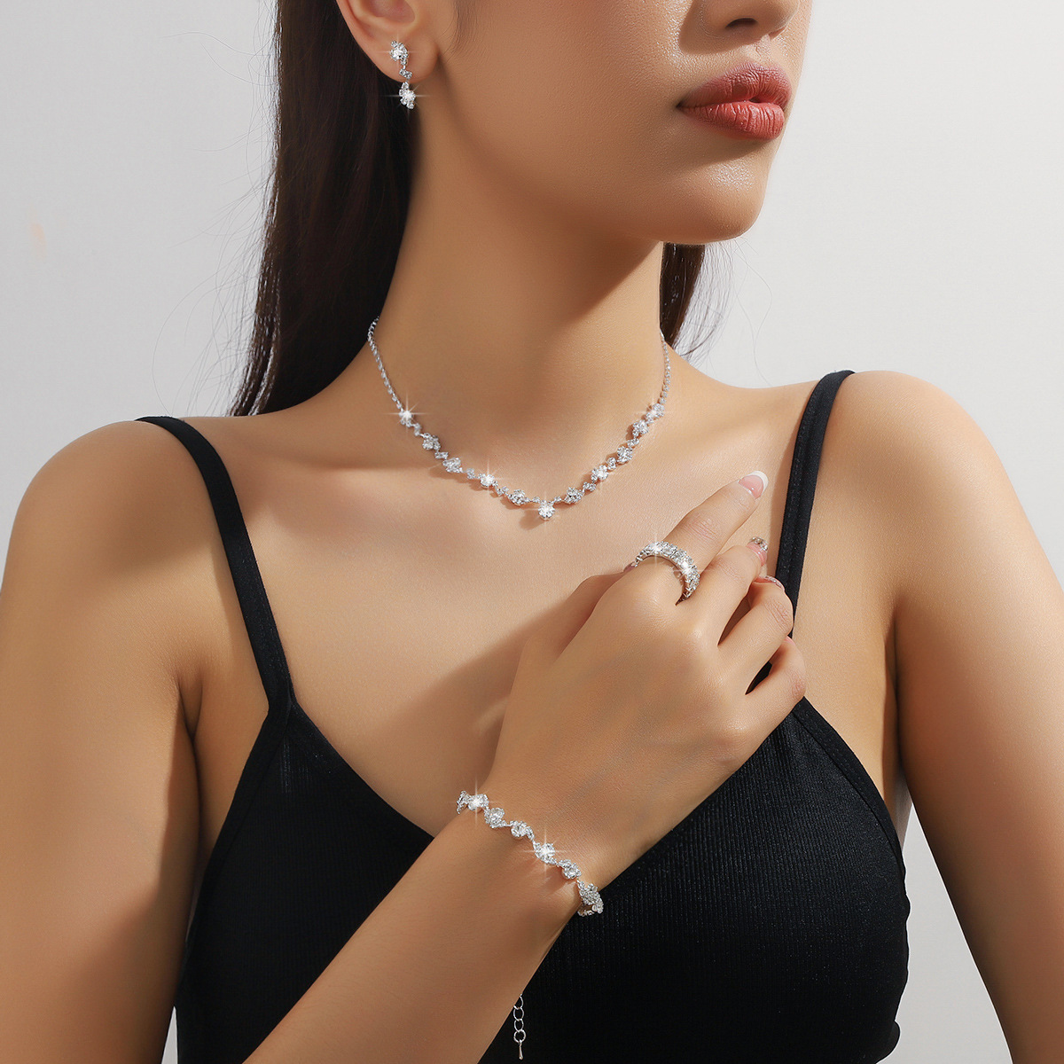 Jewelry suit Women's High-end Four-piece Bridal Chain Set Accessories Necklace Earrings Bracelet Ring Dress Accessories