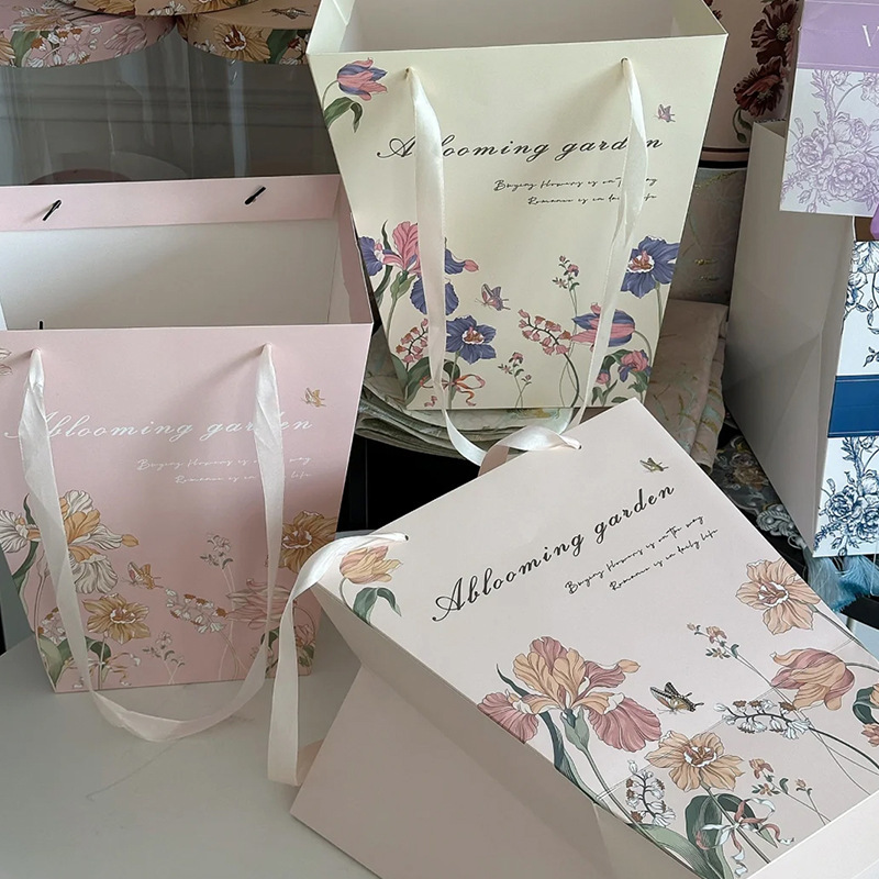 Picture of Qixi Love in the Flowers Trapezoidal Bouquet Bag Flower Packaging Materials Paper Bag Small Fresh Handbag Spot Wholesale