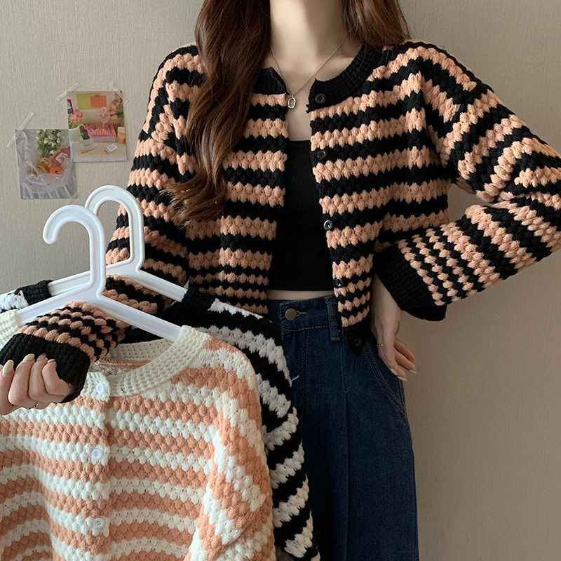 Autumn 2024 New Knitted Sweater Lazy Style Design Sense Short Long Sleeve Knitted Sweater Women's Cardigan Jacket