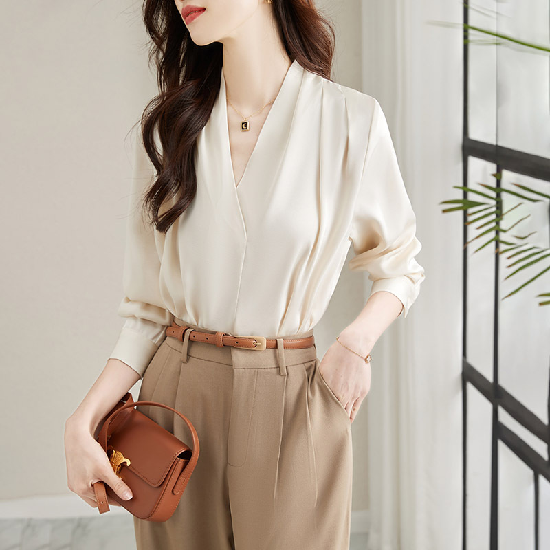 Picture of Design Sense 2025 Spring New V Neck Long-Sleeved Elegant Shirt Chiffon Salt Shirt Women's Lazy Style Top