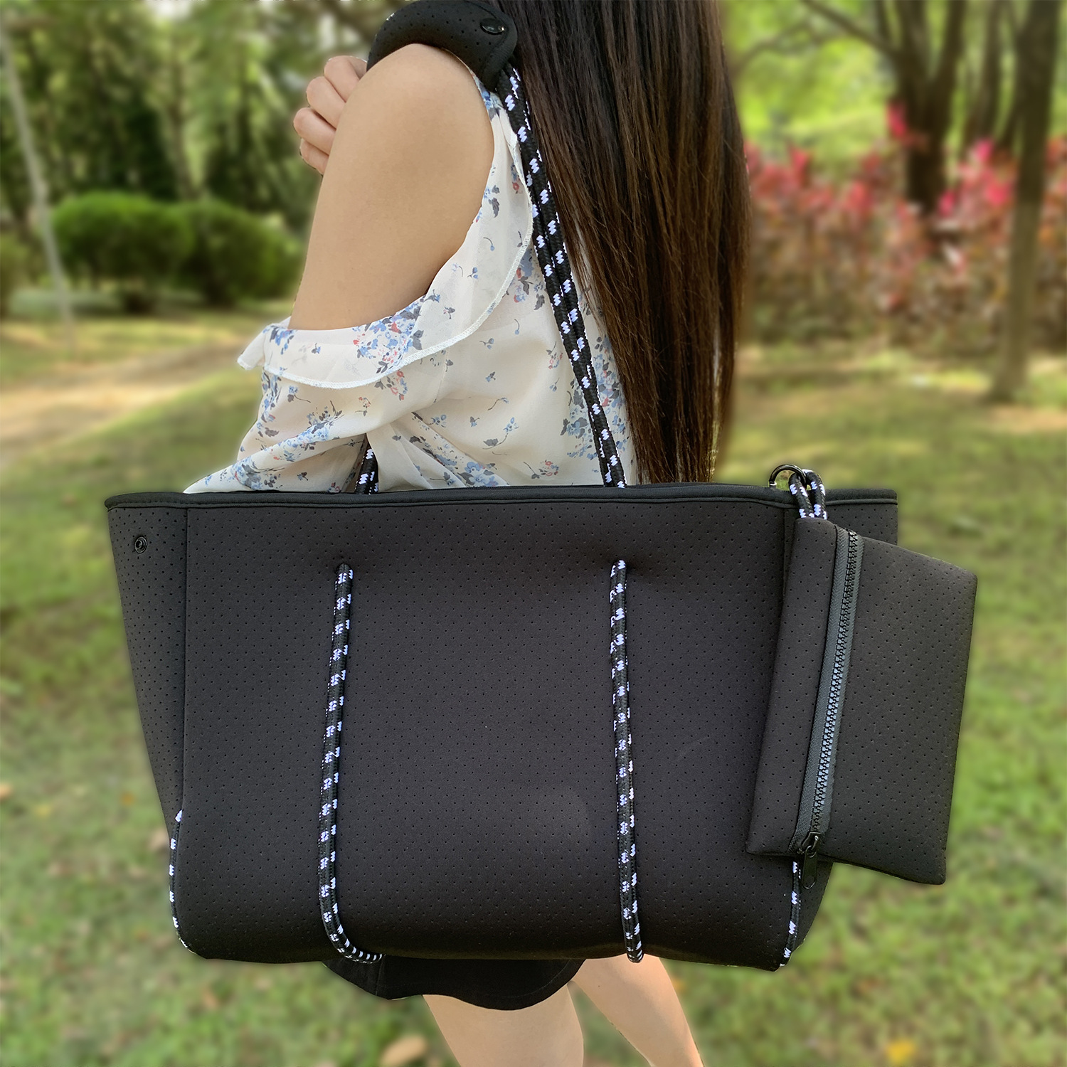 Picture of Diving Material Perforated Beach Bag European and American Fashion Portable Shoulder Strap Mother Bag Outdoor Casual Bag Portable Women's Bag for Women