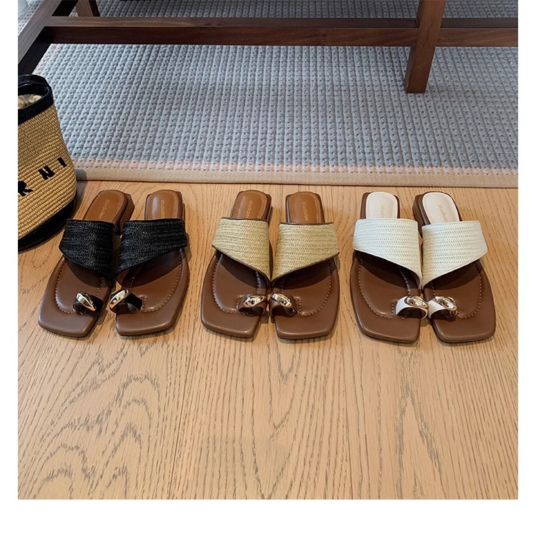 Grape Mom's Same Style Holiday Style Metal Flip-Flops with Square Toe Straw Woven Thong Toe Sandals for Women 2025 Summer