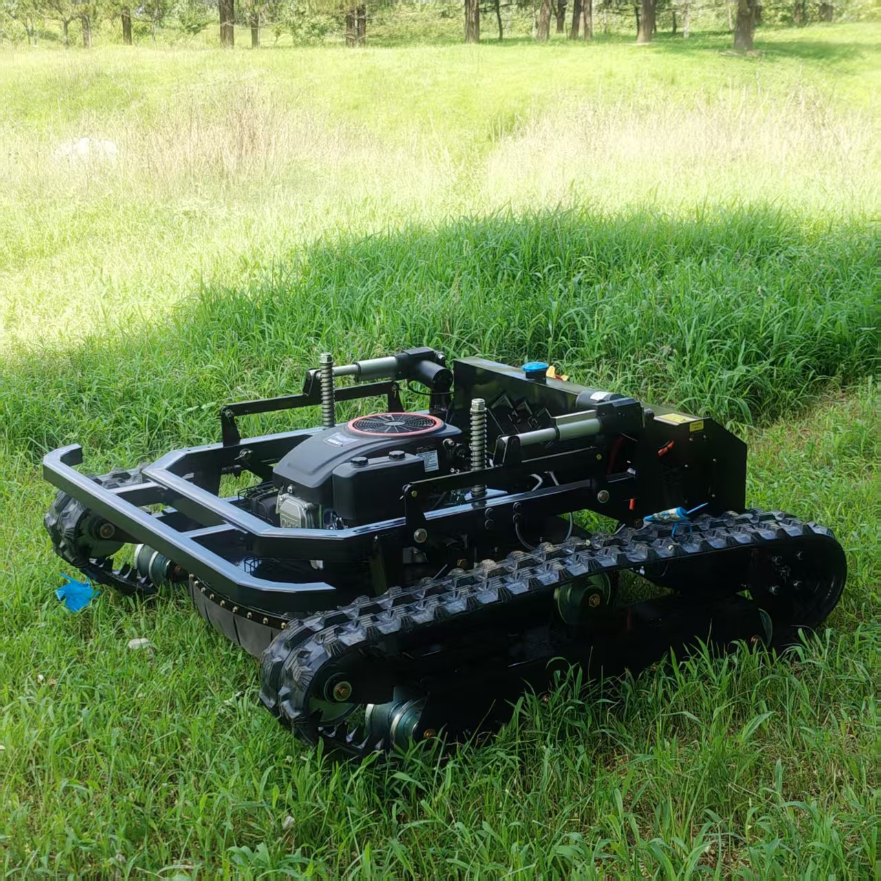 Export Russia Crawler Remote Control Lawn Mower Landscaping All-Terrain Lawn Mower Off-Road Weed Mower