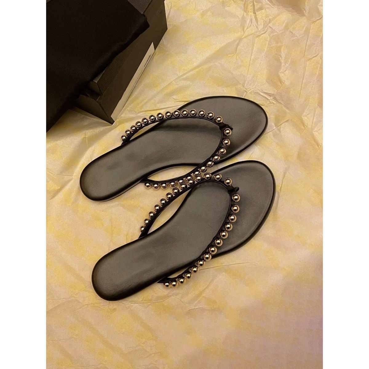 Niche retro black sandals French flat shoes women's 2023 new toe rhinestone flip flops for outer wear