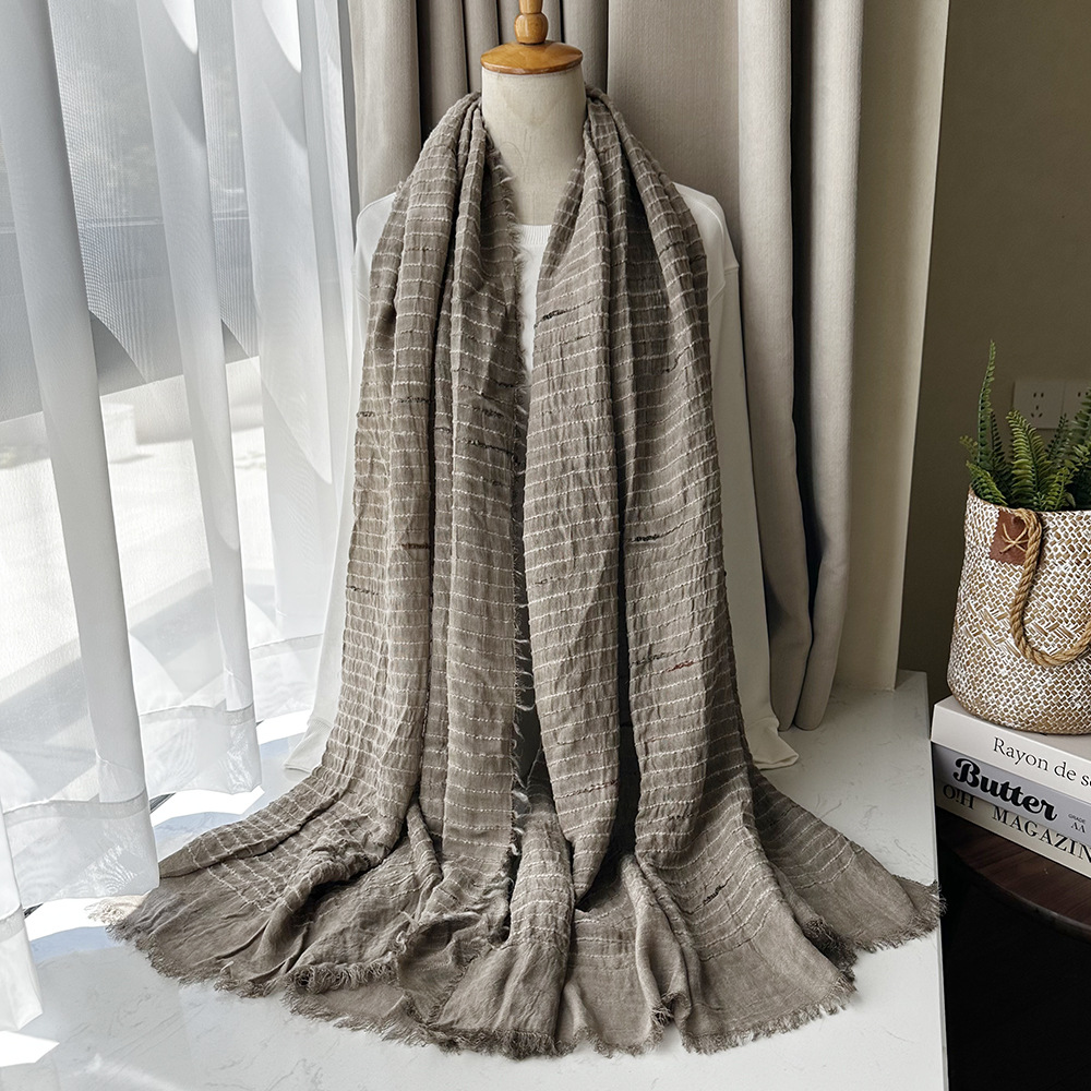 Picture of Foreign Trade Cotton Linen Scarf Scarf Women's Autumn and Winter Gradient Color-matching Japanese and Korean Lady Mori Girl Style Slub Yarn Shawl