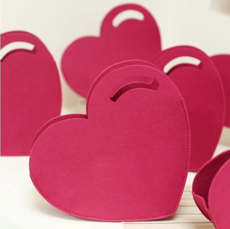 Cross-Border felt love handbag gift bag full moon one-year-old gift bag wedding holiday gift bag candy bag