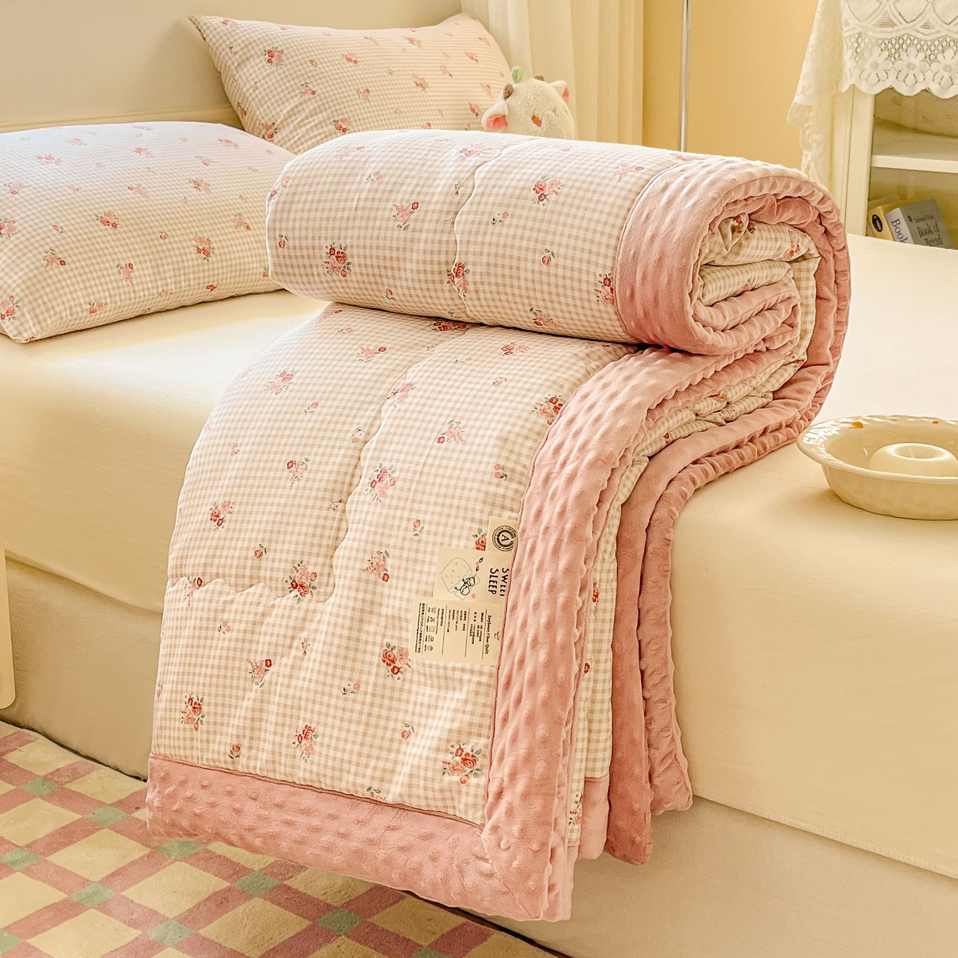 Picture of Class A cotton pea quilt household skin-friendly single double spring and autumn quilt thickened warm winter quilt thin air conditioning quilt wholesale