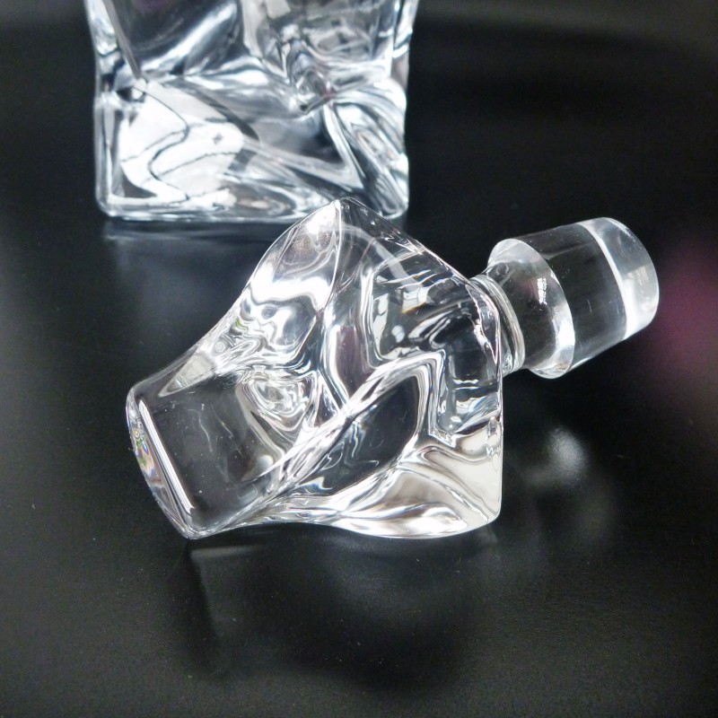 Picture of 750ml whiskey bottle crystal wine decanter 800ml glass wine bottle household decanter glass cover